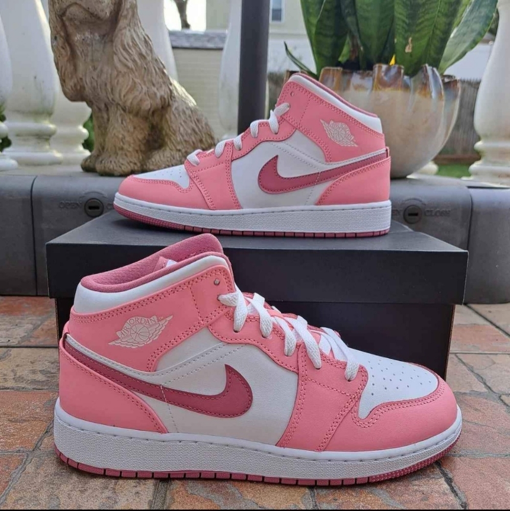 AIR JORDAN 1 MID PINKISH/WHITE WOMEN'S US SIZE 8.5 BRAND NEW IN BOX